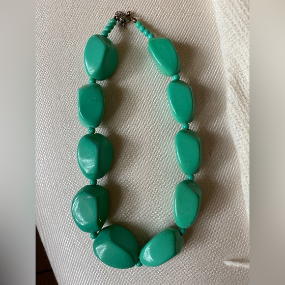 Green necklace. Plastic stones. Fun large piece! - Picture 2 of 3